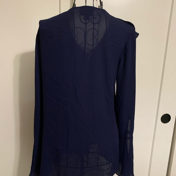 Beautiful blouse 🩵 - Picture 3 of 3